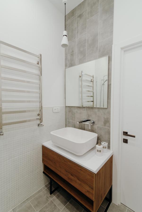 Apartment On Lesi Ukrainky Lviv Kültér fotó